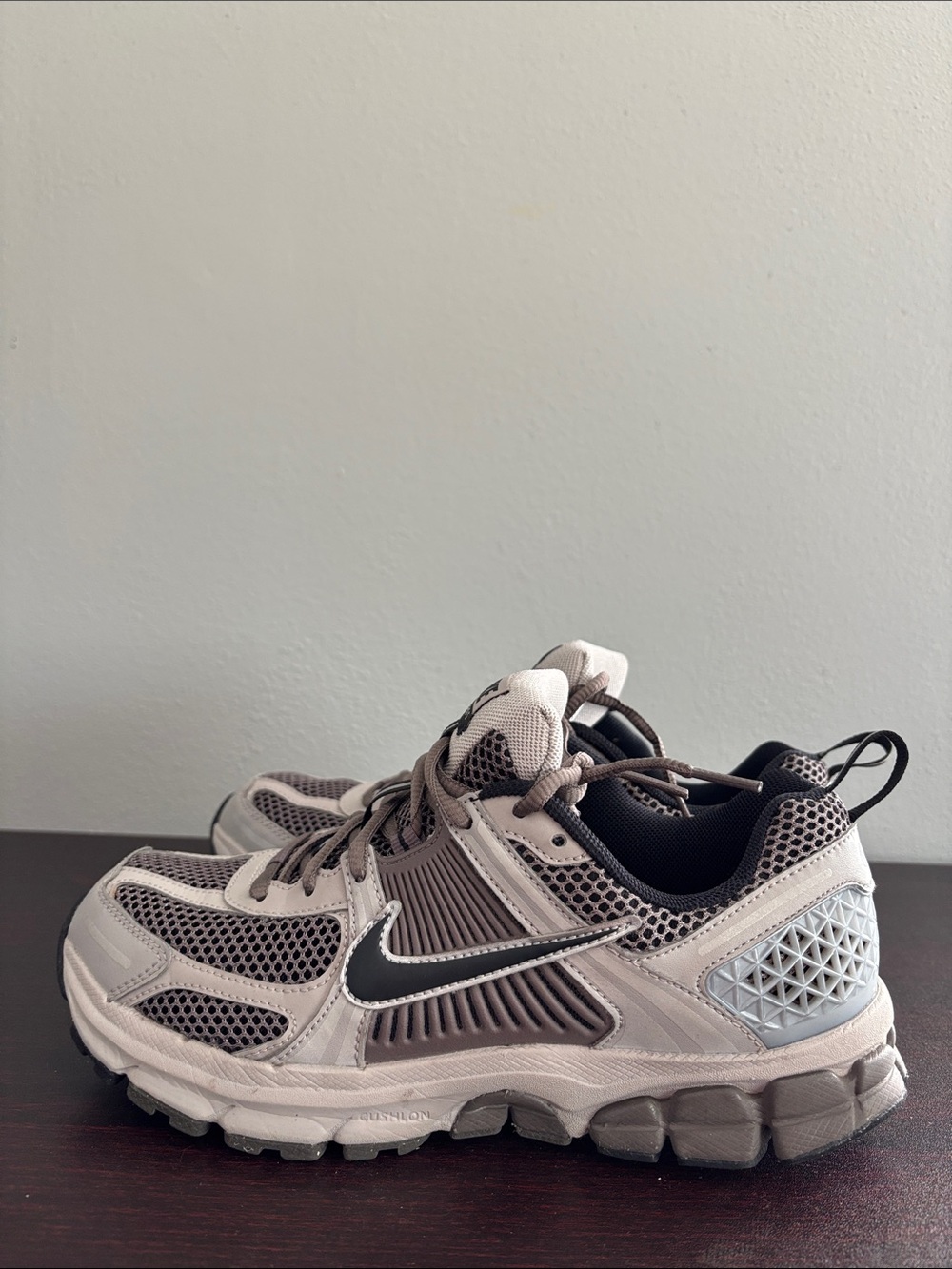 Nike Vomero Kids Beige and Brown Mesh Trail Sneakers - Picture 4 of 12